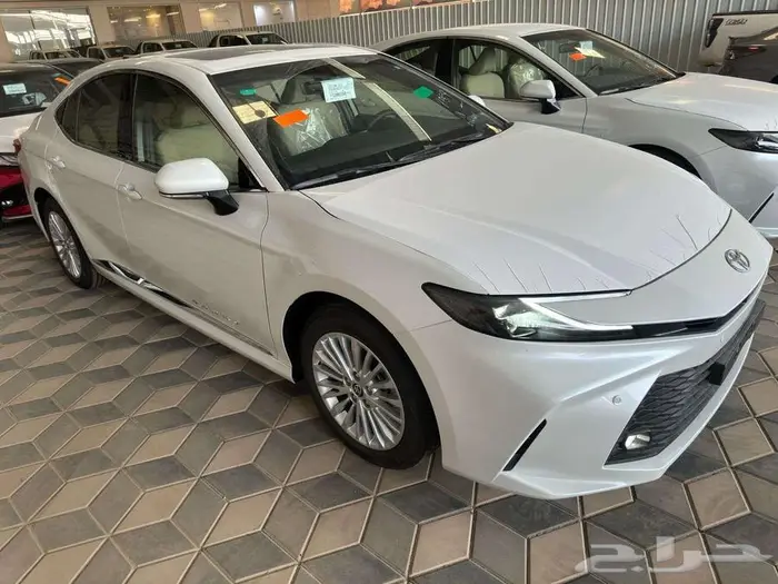 كامري ال اي بنزين ابيض 2025 2