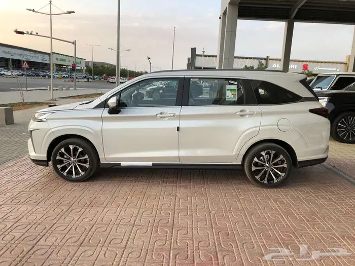 الاقل سعرا تويوتا فيلوز GLX موديل 2025 3