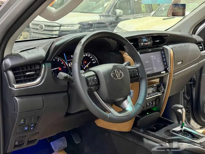 فورتشنر 6 سلندر 2025 بنزين (عليها ملاحظة خفيفة) بطاقة جمركية 19