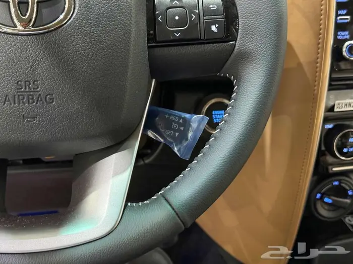 فورتشنر 6 سلندر 2025 بنزين (عليها ملاحظة خفيفة) بطاقة جمركية 20