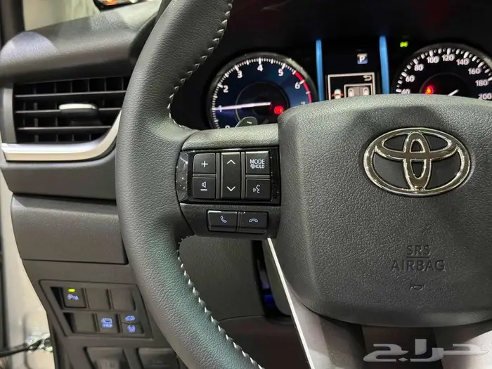 فورتشنر 6 سلندر 2025 بنزين (عليها ملاحظة خفيفة) بطاقة جمركية 31