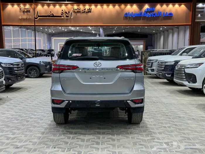 فورتشنر 6 سلندر 2025 بنزين (عليها ملاحظة خفيفة) بطاقة جمركية 3