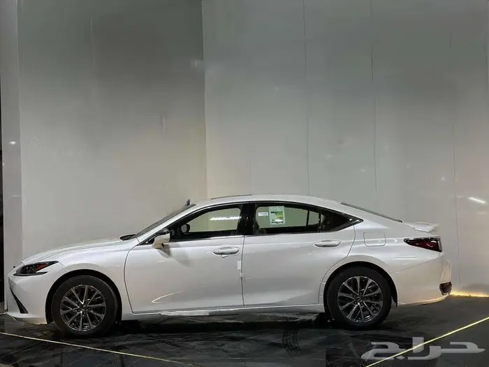 لكزس ES 300AH هايبرد 2025 1