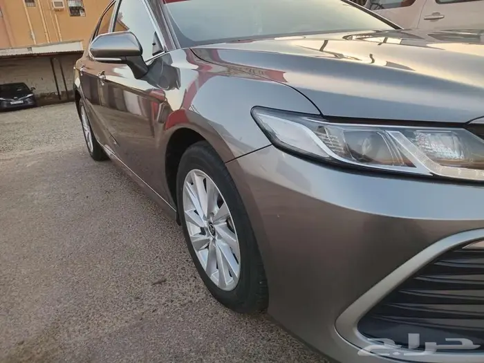 كامري 2023 مخزن تيتانيوم ستاندر مطور عداد 13 الف وكالة 15