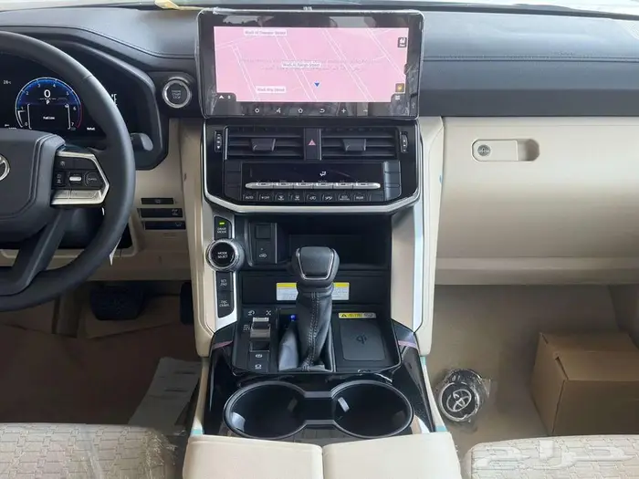 تويوتا لاندكروزر GXR L3 بنزين 2025 سعودي ابيض و رصاصي 10