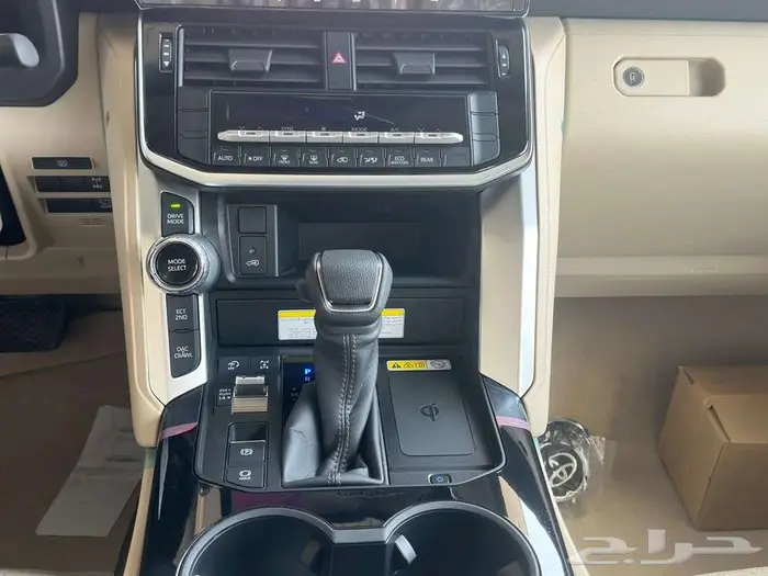 تويوتا لاندكروزر GXR L3 بنزين 2025 سعودي ابيض و رصاصي 17