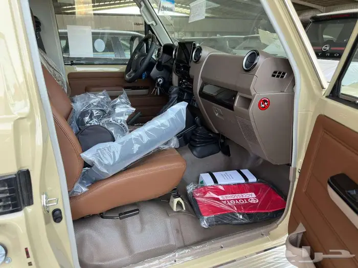 تويوتا شاص بنزين 2025 فل كامل رفرف سعودي 12