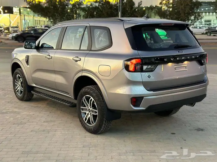 فورد ايفرست موديل 2025 XLT دبل دفع رباعي أصفار 14