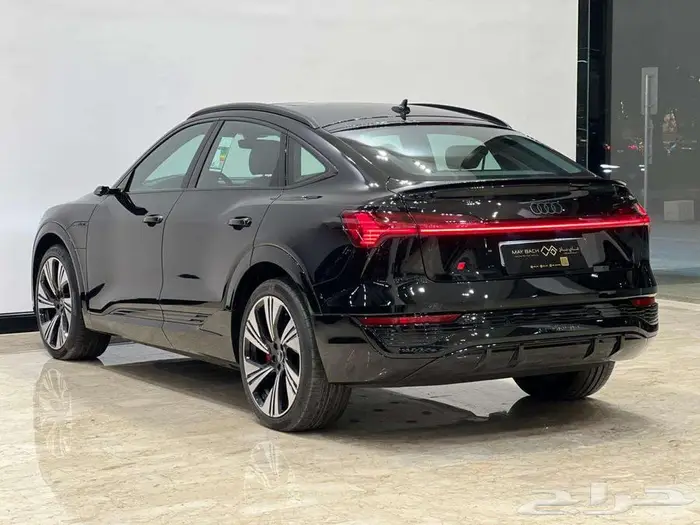 AUDI Q8 E-TRON 3