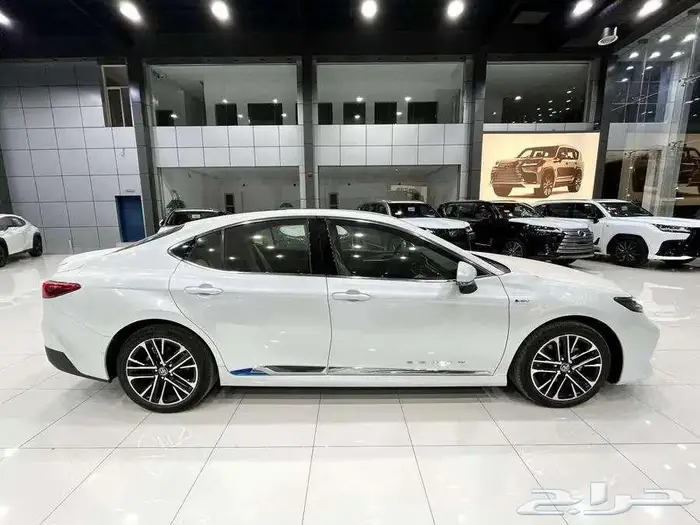 تويوتا كامري LE هايبرد 2025 13