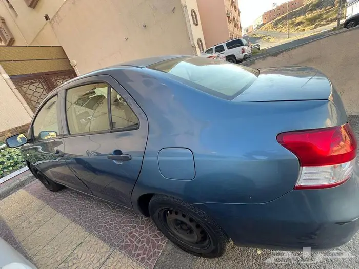 يارس تويوتا موديل 2013 ازرق قير عادي للبيع الطائف 7