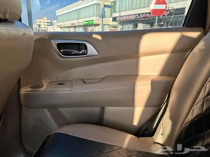 Nissan Pathfinder 2013 Red colour 1