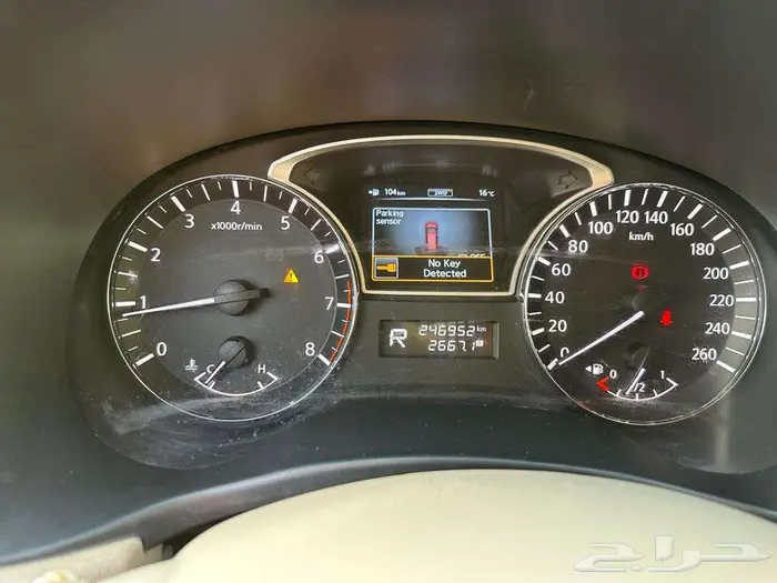 Nissan Pathfinder 2013 Red colour 0