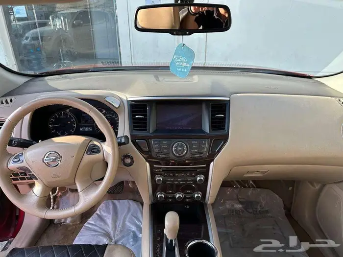 Nissan Pathfinder 2013 Red colour 3