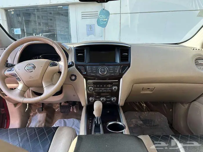 Nissan Pathfinder 2013 Red colour 6