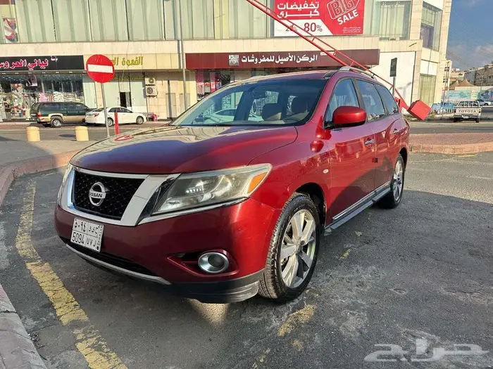 Nissan Pathfinder 2013 Red colour 11