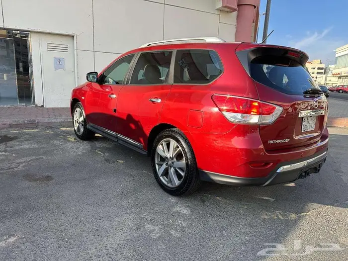Nissan Pathfinder 2013 Red colour 8