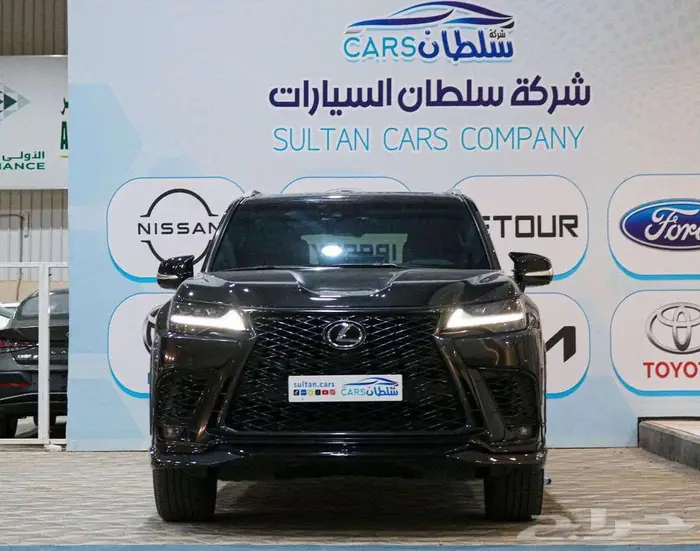 لكزس سبورت ال اكس570 مديل 2023 اسود داخلي احمر 0