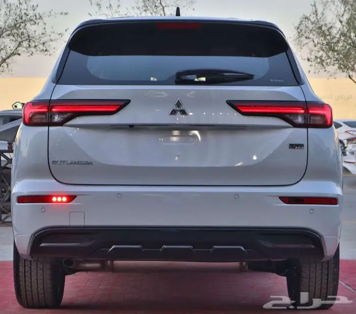 ميتسوبيشي اوتلاندر 2025 بلاك سام 3