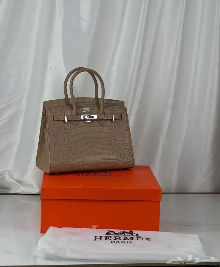 شنط تقليد ماركه هاي كواليتي والماستر بالحبه والجمله 98