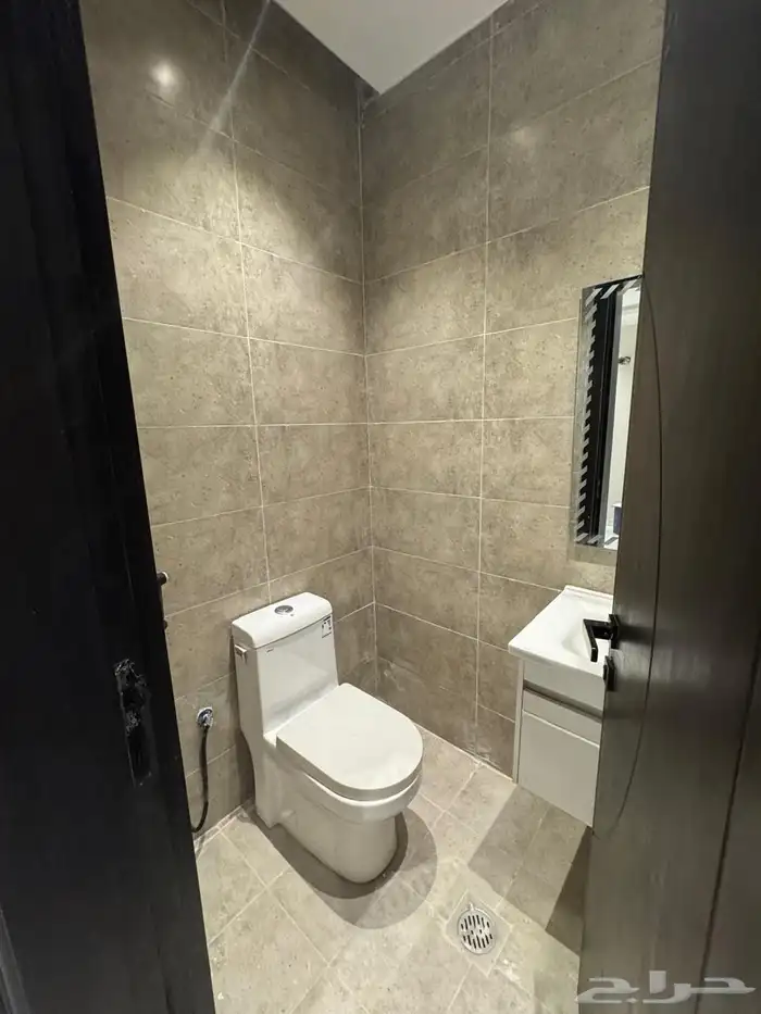 شقة للإيجار جديدة ثلاث غرف حي الريان 5