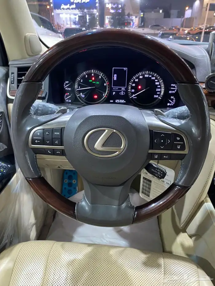 لكزس 2019 ابيض قمة في النظافة 11