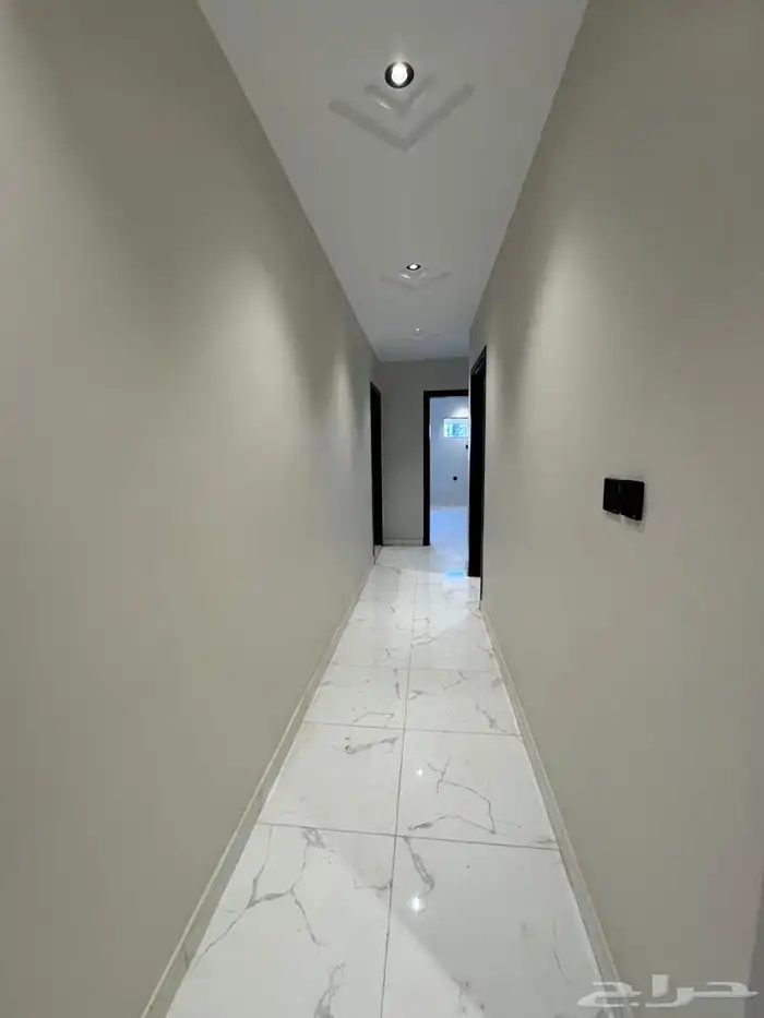 شقة للإيجار جديدة ثلاث غرف حي الريان 2