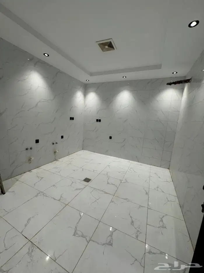 شقة للإيجار جديدة ثلاث غرف حي الريان 4