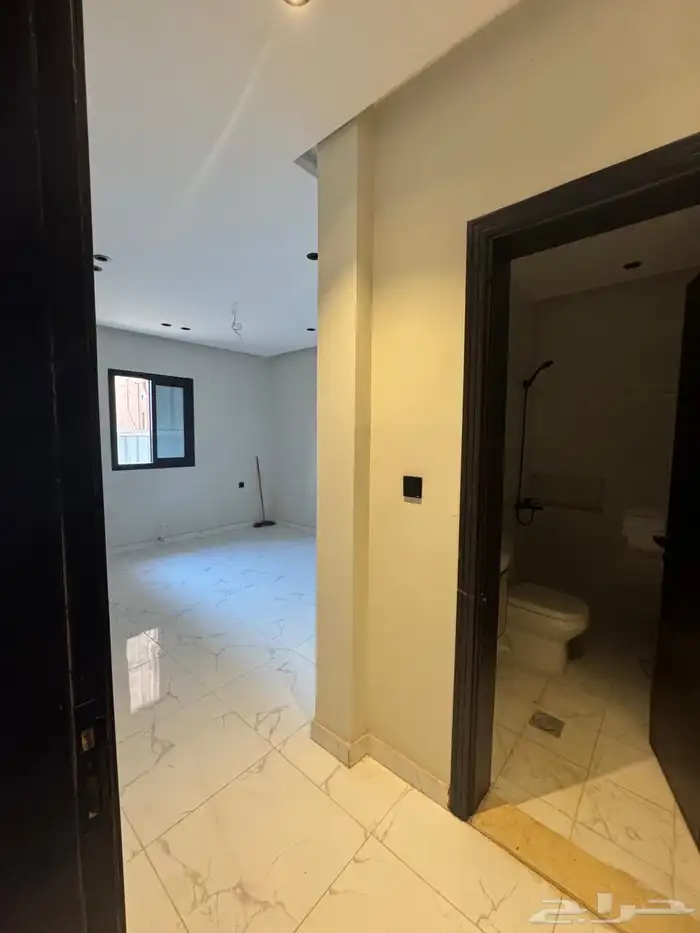 شقة للإيجار جديدة ثلاث غرف حي الريان 7