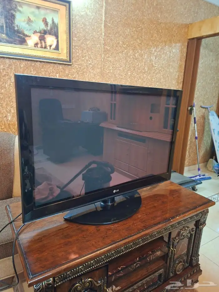 تلفزيون و طاولة تلفزيون 1