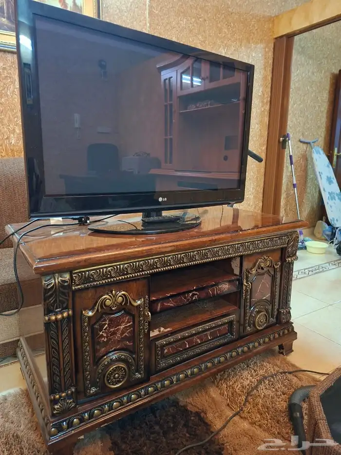 تلفزيون و طاولة تلفزيون 0