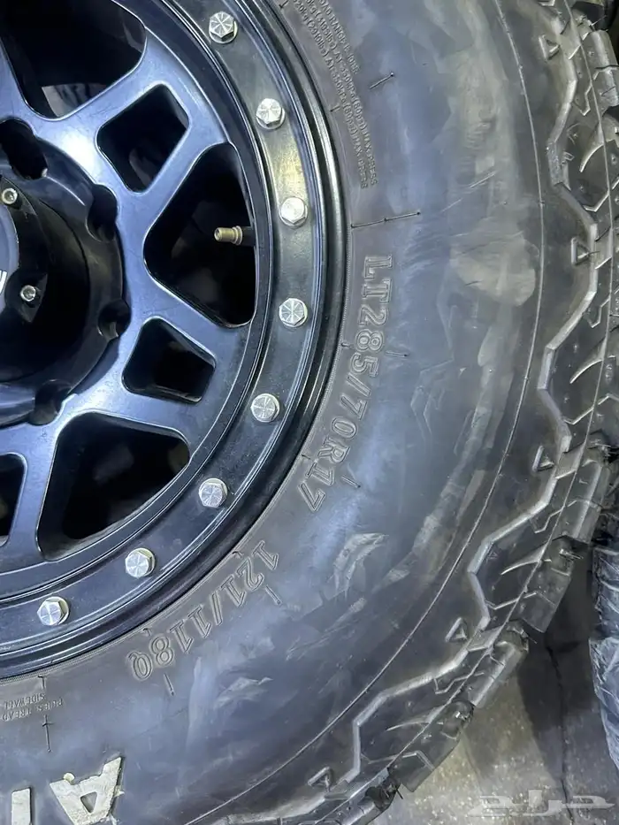 جنوط ميثود 8 مسمار مع كفرات نص حجري مقاس 17 جمس 1