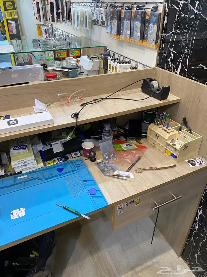 للتقبيل محل اتصالات بمجمع العزيزية بيشة 5