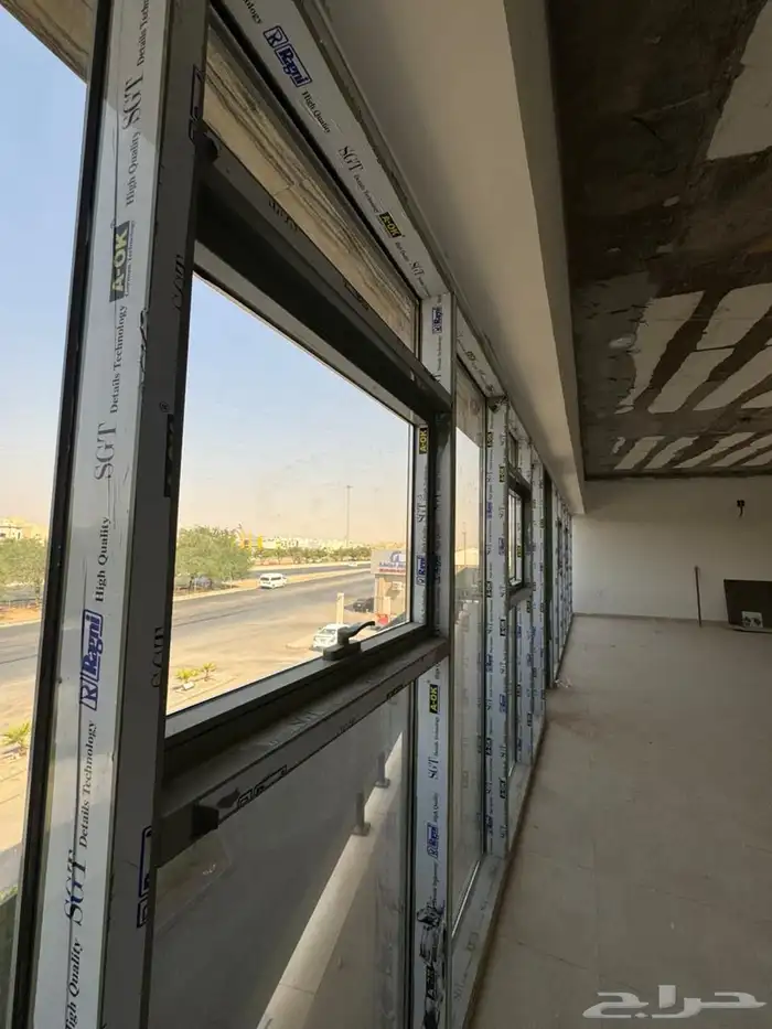 مكاتب إدارية للإيجار السنوي تبداء من 20 000 8