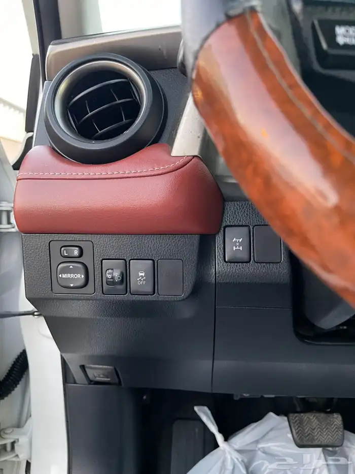 تويوتا رافور 8