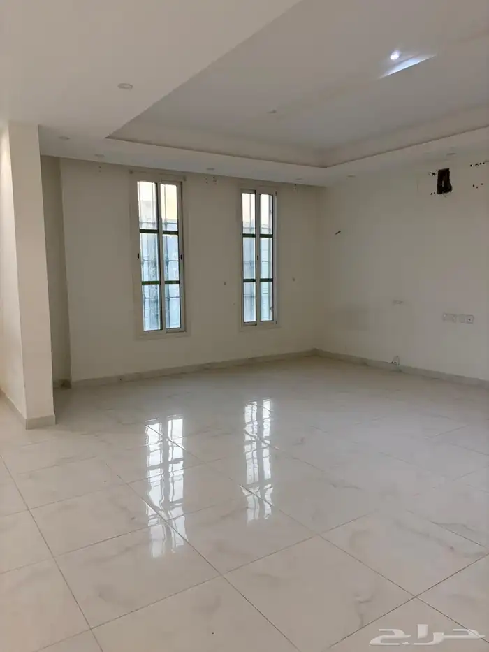 شقه للايجار في مجمع سكني 0