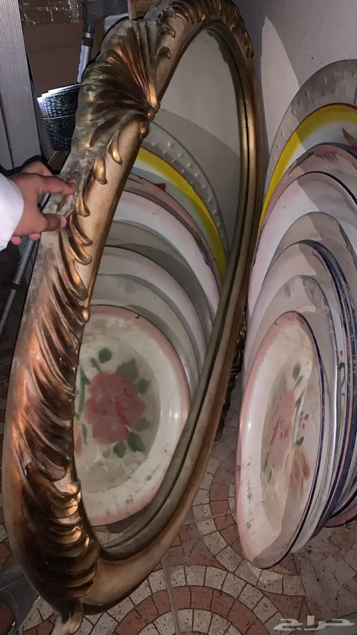 مرايه متر ونص وفي نفسها صغيره 0