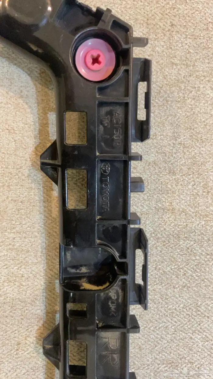 عظمة صدام خلفي يمين أصلي كورولا 2023 2