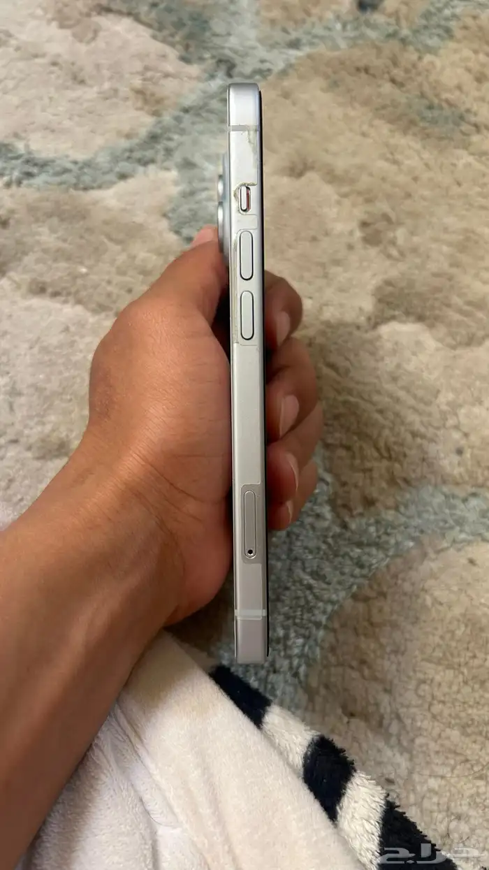 ايفون 15 العادي 3