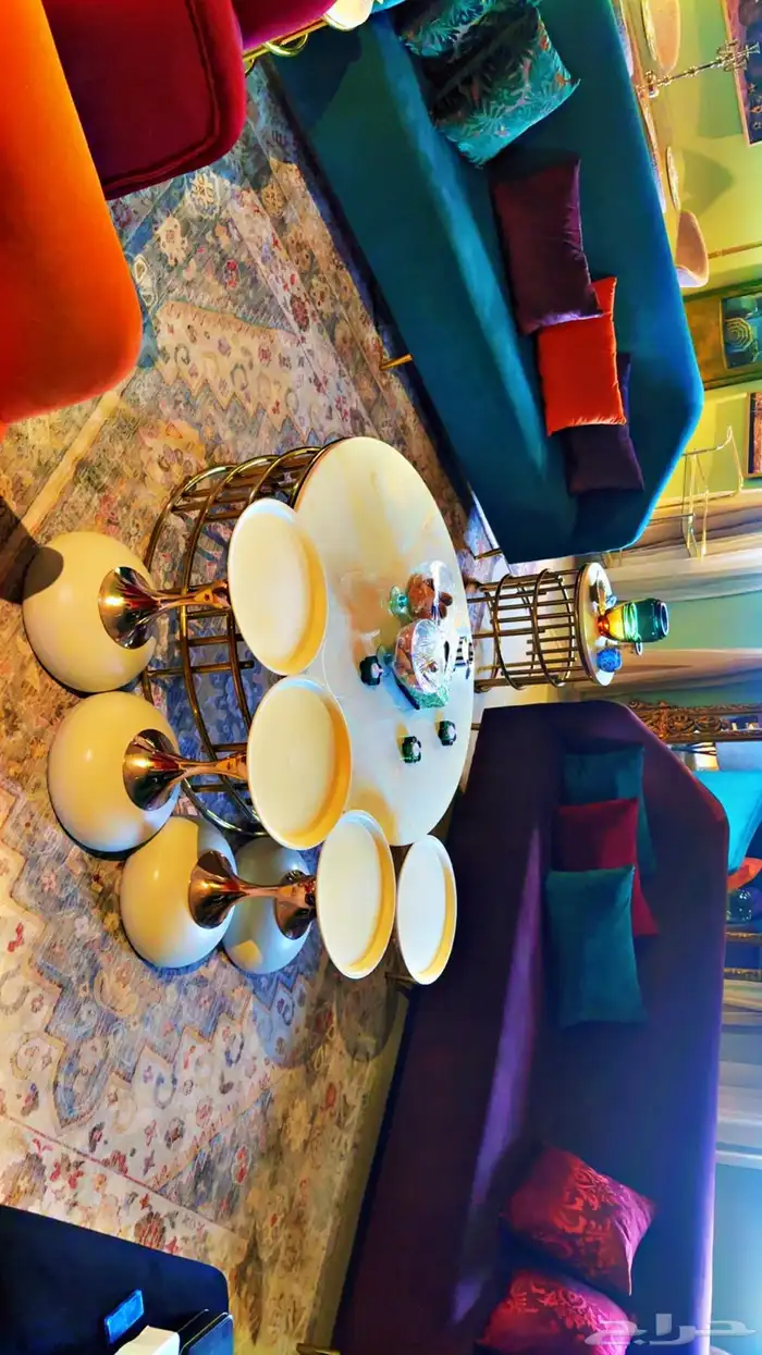 كنب و طاولة مع طاولتين خدمات رخام 7