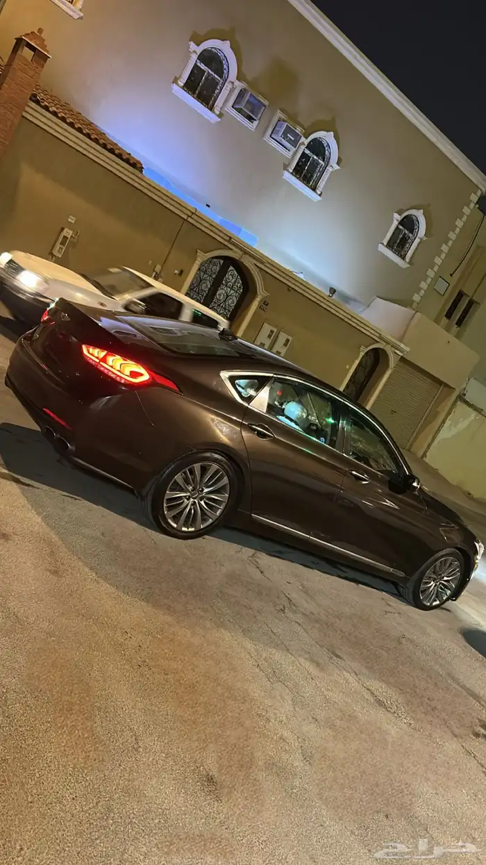 للبيع جينيسس رويال v8 0