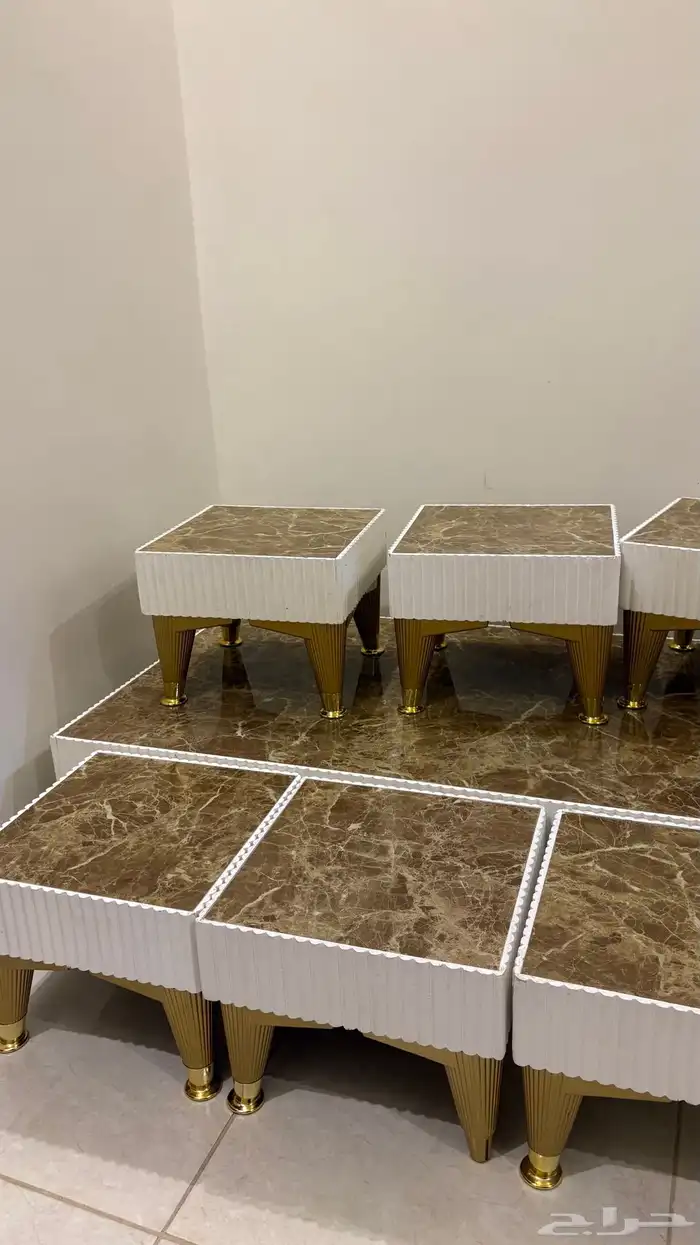 طاولات استخدام 3سنوات مو مكروفه جديده بس مليت من شكلها 3