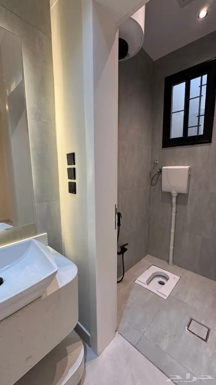 للبيع روف علوى مع ملحق مداخل مستقله من 600 الف 25