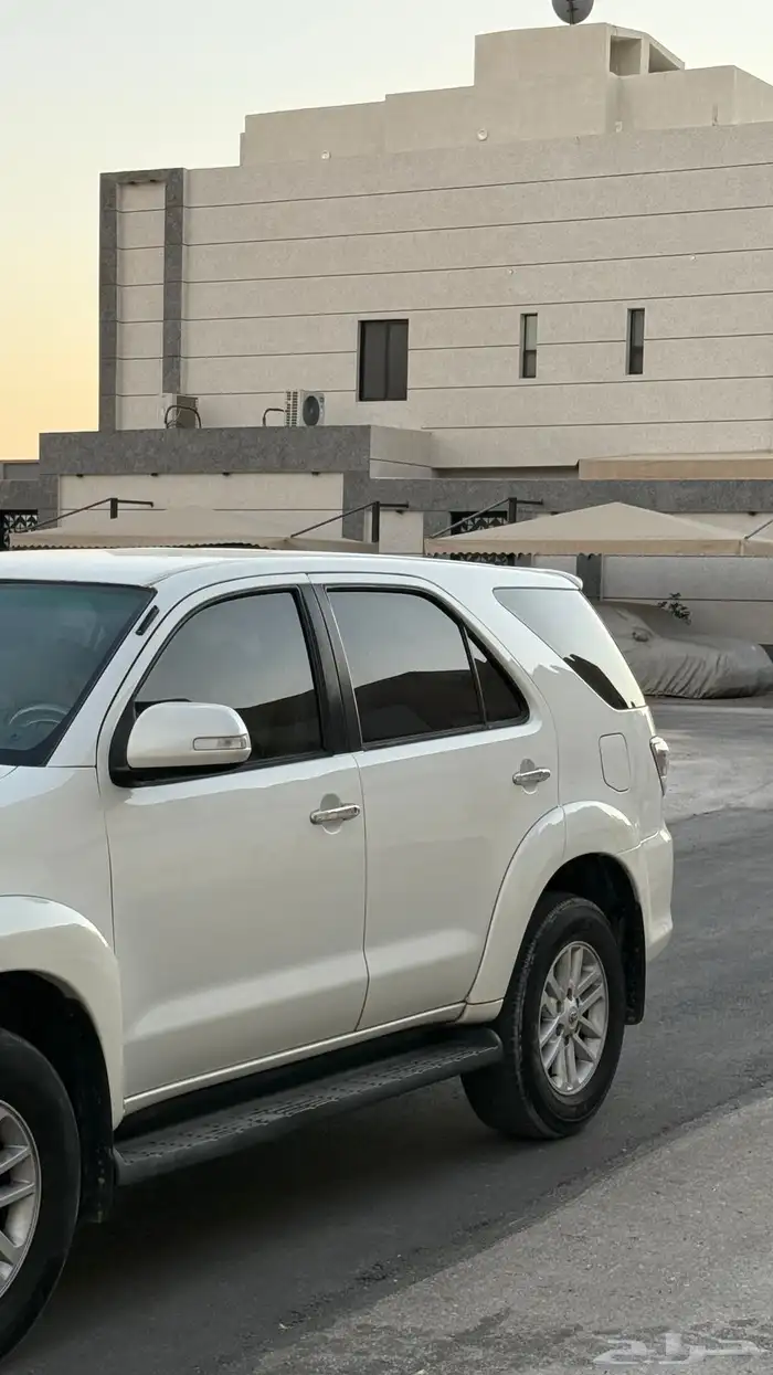 فورتشنر 2014 نضيف جدا 8