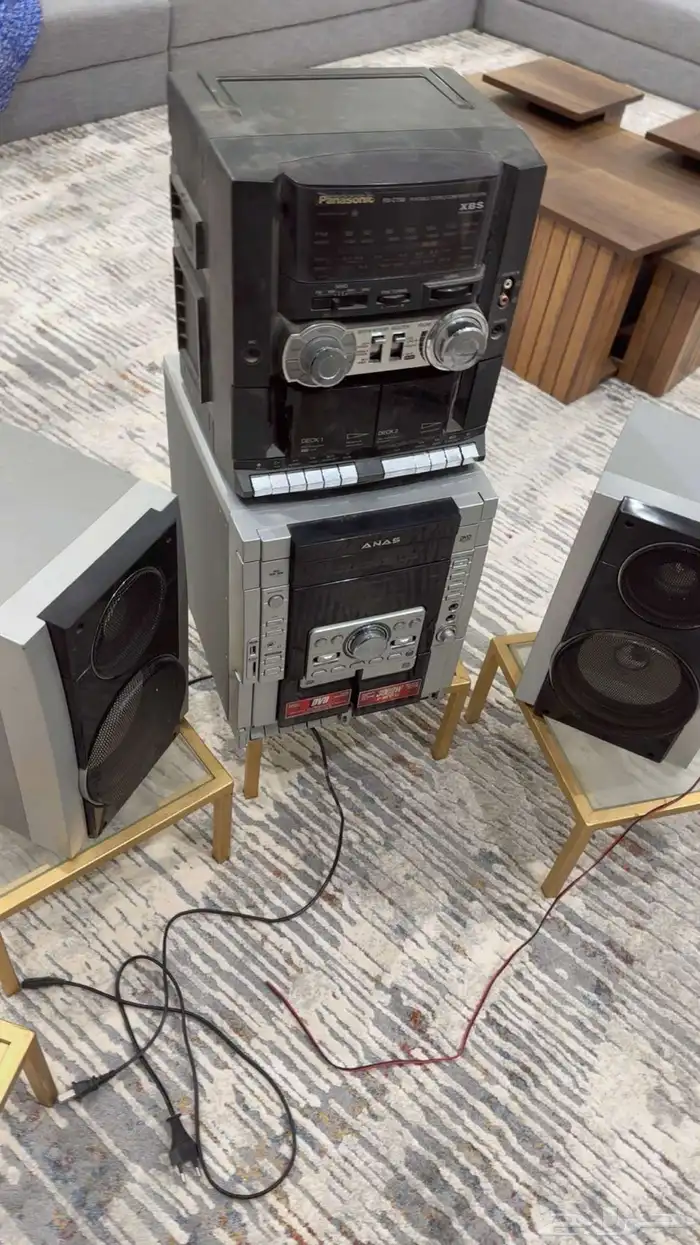 مسجل أستريو مع سماعتين شغال وبحاله ممتازه 0