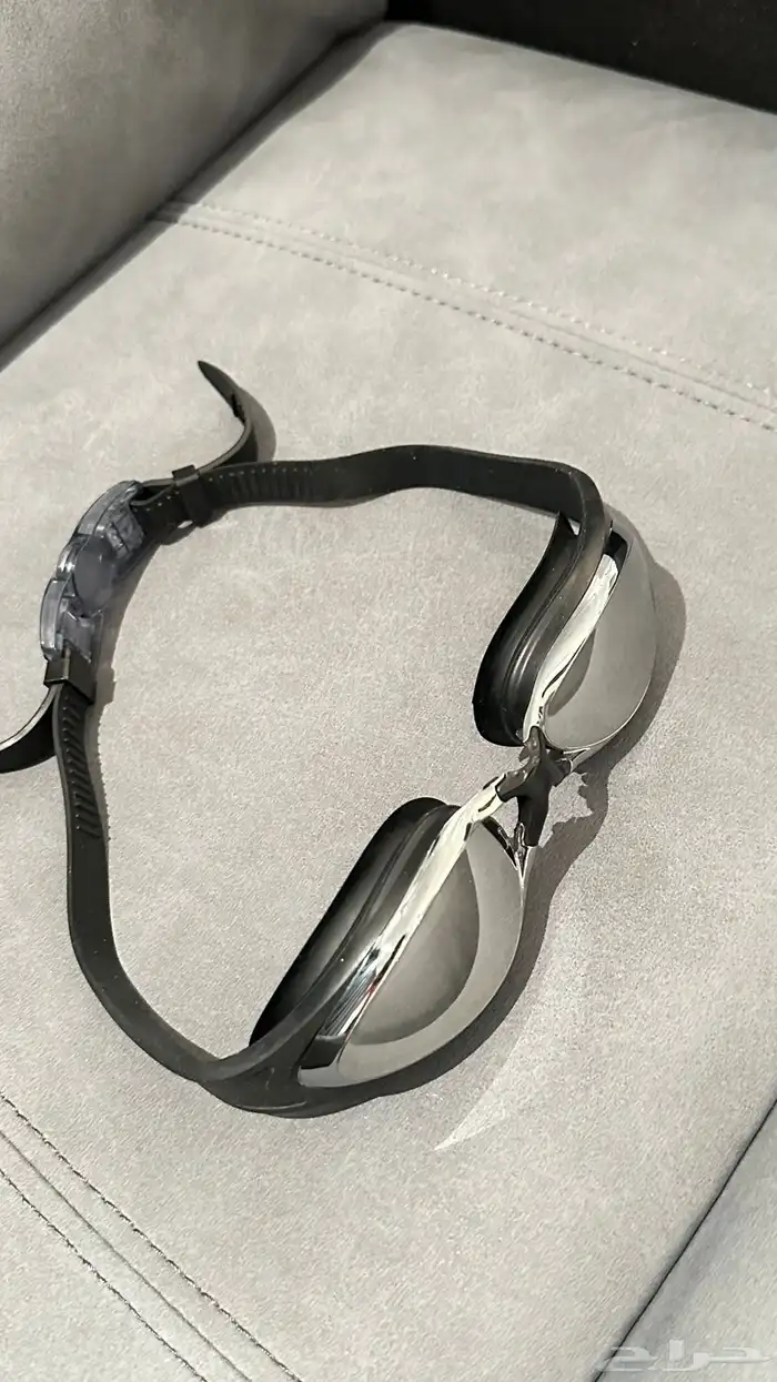 نظارة سباحة مستعملة نظيفة 0