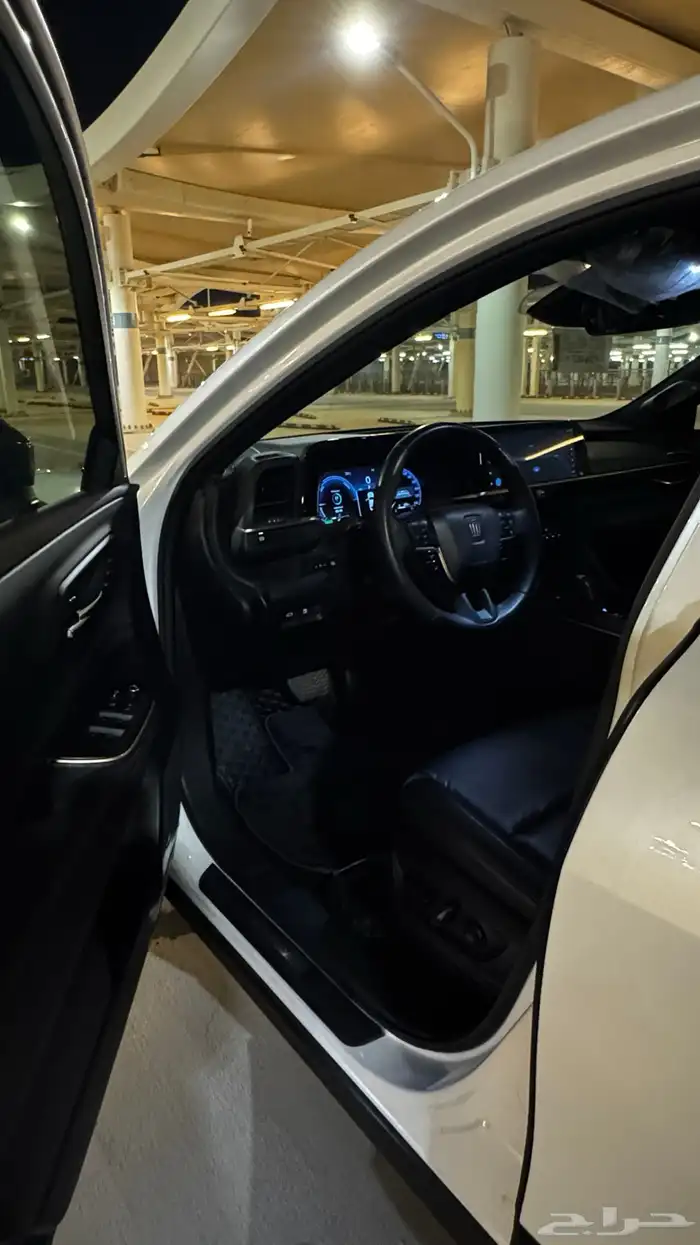 كراون بريميوم 2023 ابيض وكالة 6