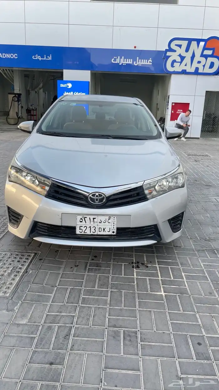 تويوتا كورولا 2015 بحاله ممتازه مالك اول من الوكالة 0