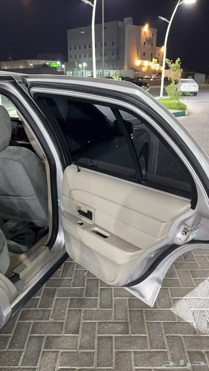 فورد فكتوريا2011 امريكي 9