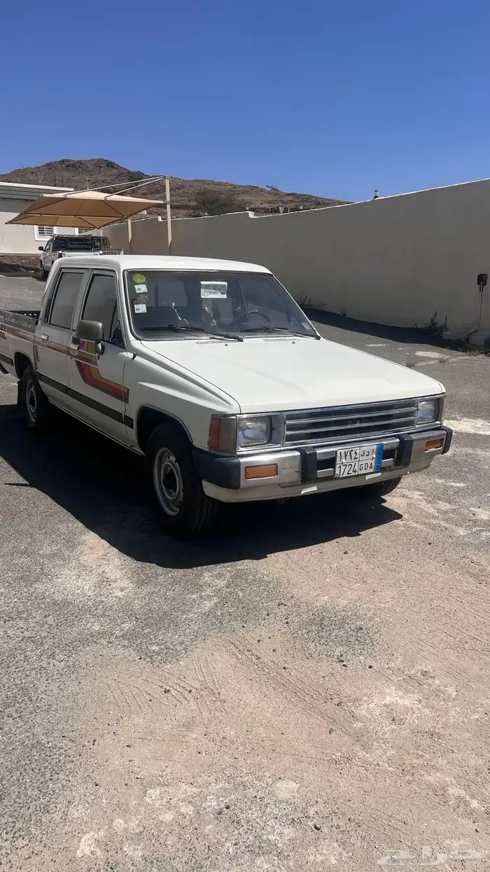 هايلكس 1985 للبيع غمارتين نظيفه 2